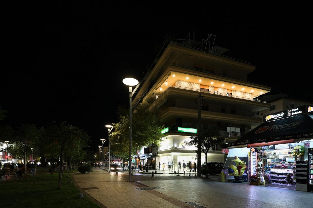 Spacious View Of Central Square Каламата Экстерьер фото