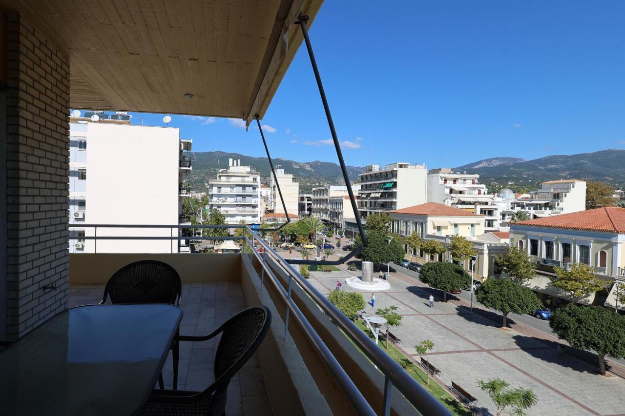 Spacious View Of Central Square Каламата Экстерьер фото